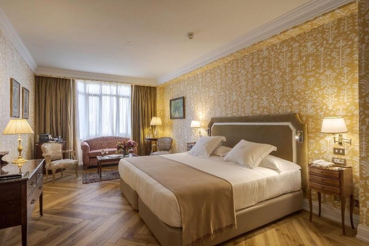 DOUBLE SINGLE USE SUPERIOR KING BED Room