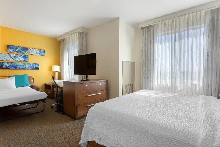 STUDIO QUEEN SIZE BED Room