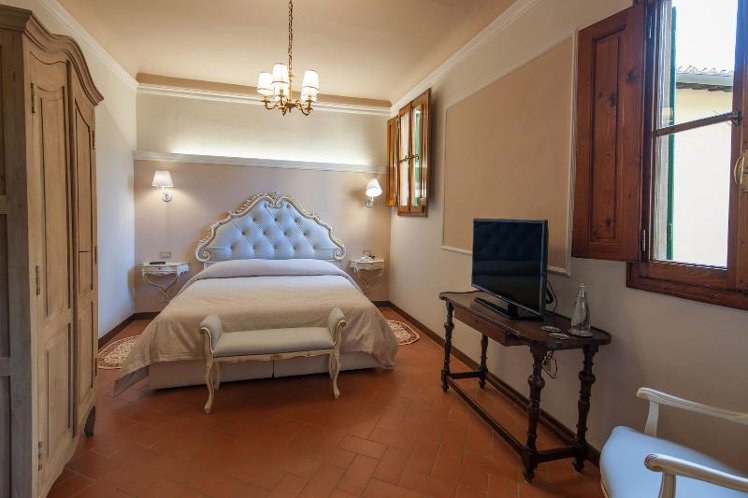 DOUBLE QUEEN SIZE BED Room
