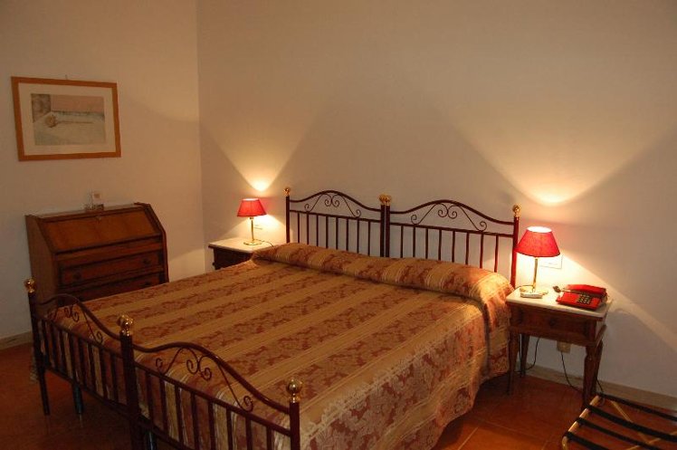 SINGLE STANDARD Room