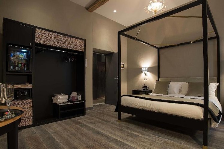 DOUBLE DELUXE QUEEN BED Room