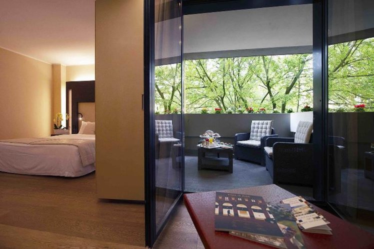 JUNIOR SUITE STANDARD Room