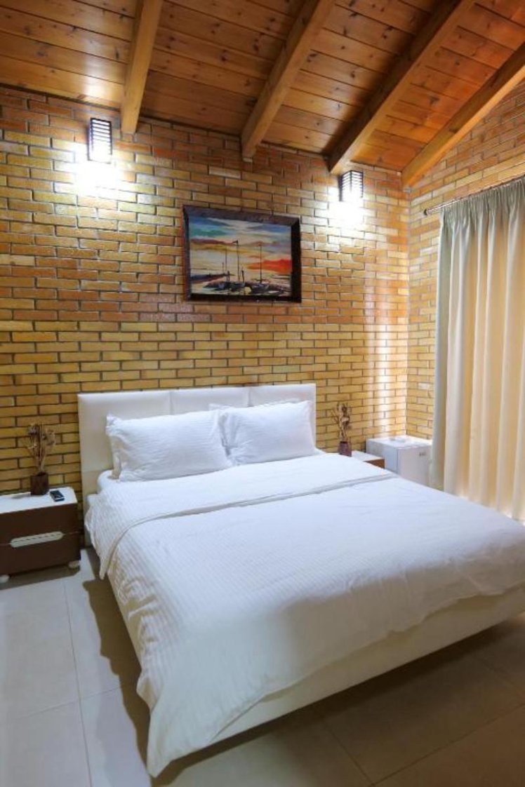 DOUBLE DELUXE WITH BALCONY Room