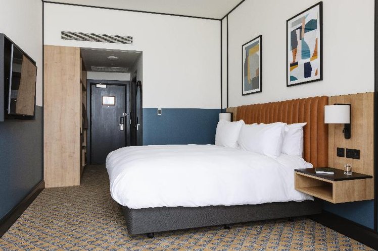 DOUBLE KING SIZE BED Room
