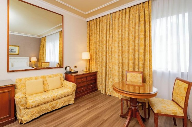 TRIPLE DELUXE Room