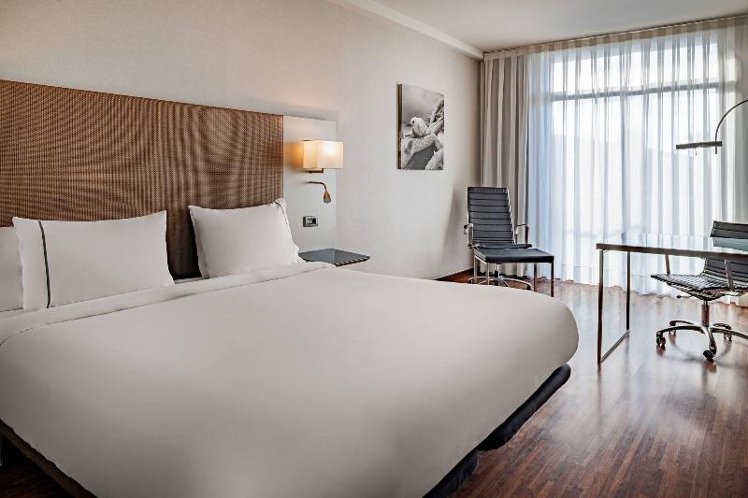 DOUBLE KING SIZE BED Room