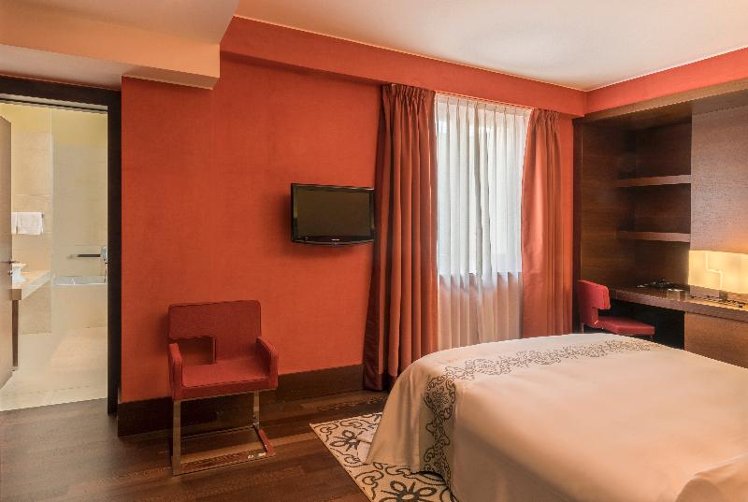 Double or Twin DELUXE Room
