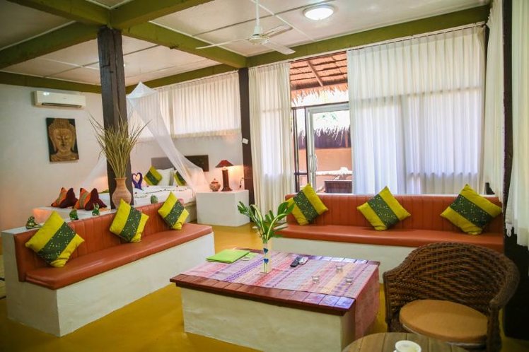 STUDIO QUEEN SIZE BED Room