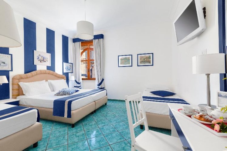 QUADRUPLE DELUXE Room