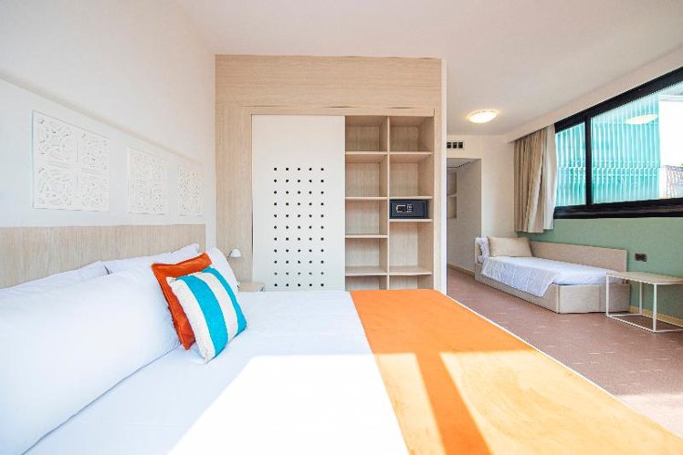 TRIPLE COMFORT Room