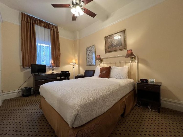 DOUBLE STANDARD Room