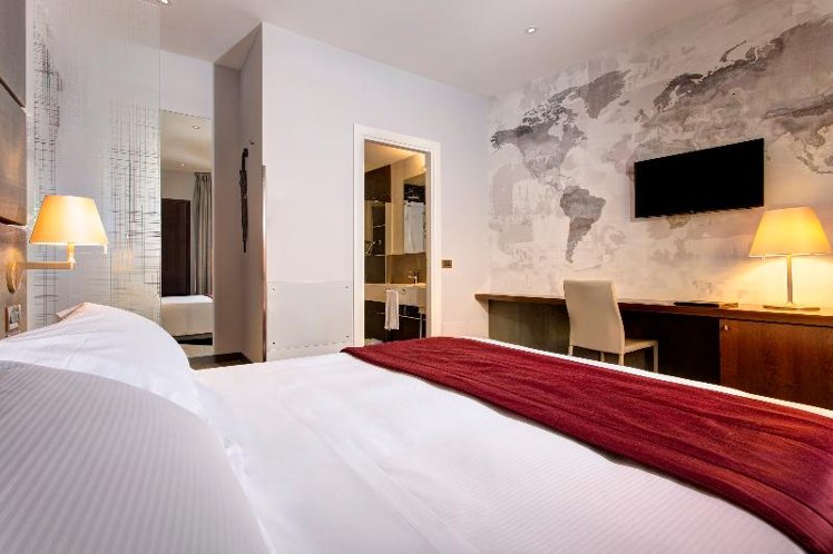 DOUBLE STANDARD Room