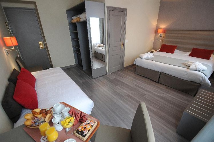 TRIPLE DELUXE Room