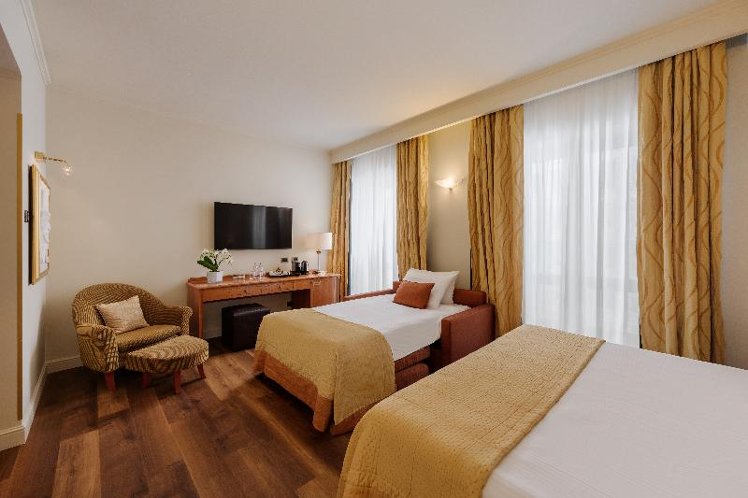 TRIPLE SUPERIOR Room