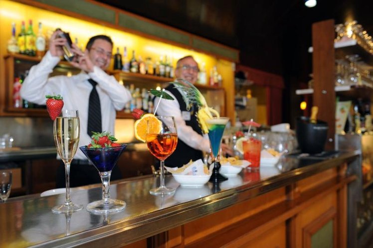 Bar