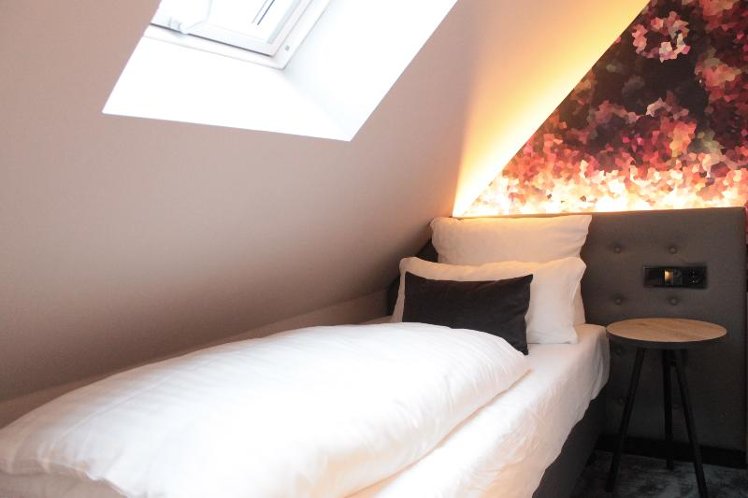 SINGLE STANDARD Room