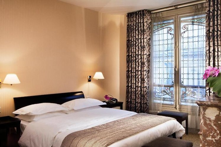 TRIPLE TWO BEDS Room