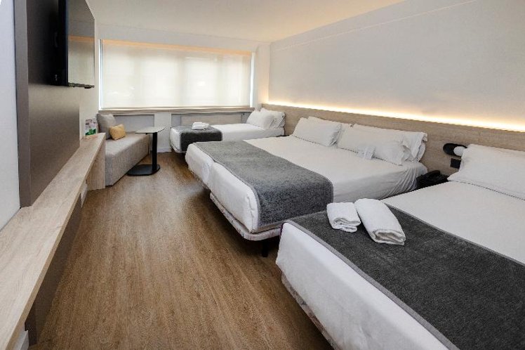 QUADRUPLE STANDARD Room