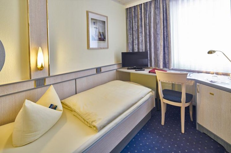 SINGLE STANDARD Room