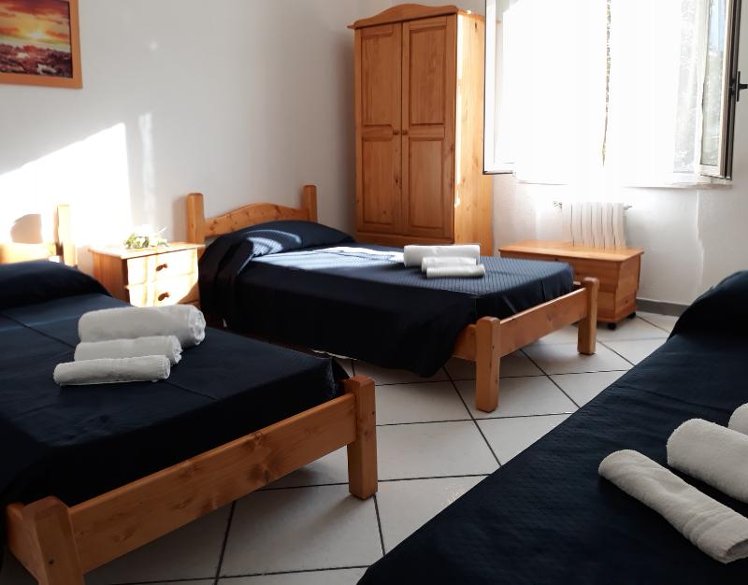 TRIPLE STANDARD Room