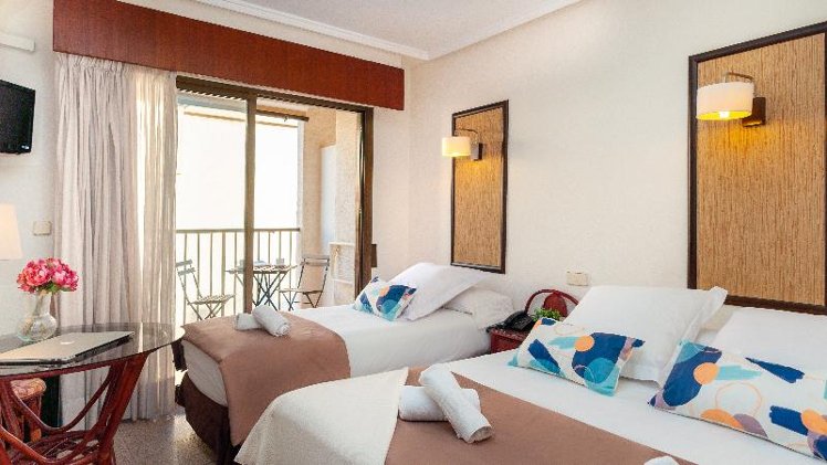 TRIPLE STANDARD Room
