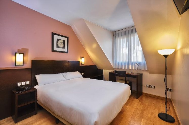 DOUBLE SINGLE USE STANDARD Room