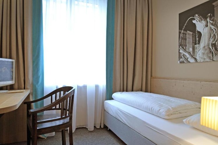 SINGLE STANDARD Room