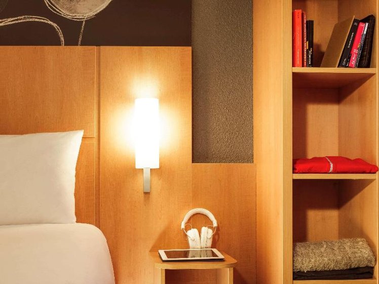 DOUBLE WITH DOUBLE BED Room