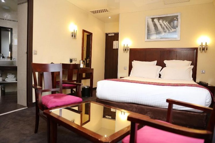 JUNIOR SUITE QUEEN SIZE BED Room