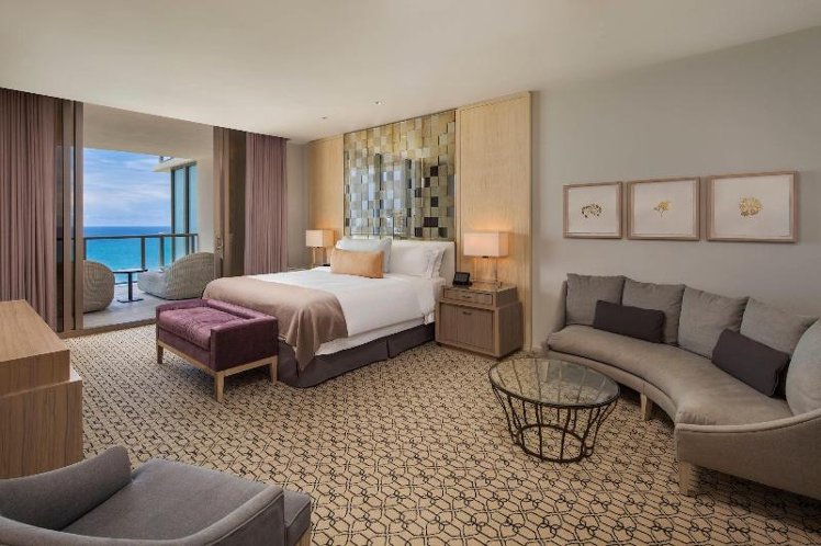 SUITE OCEAN FRONT KING BED Room