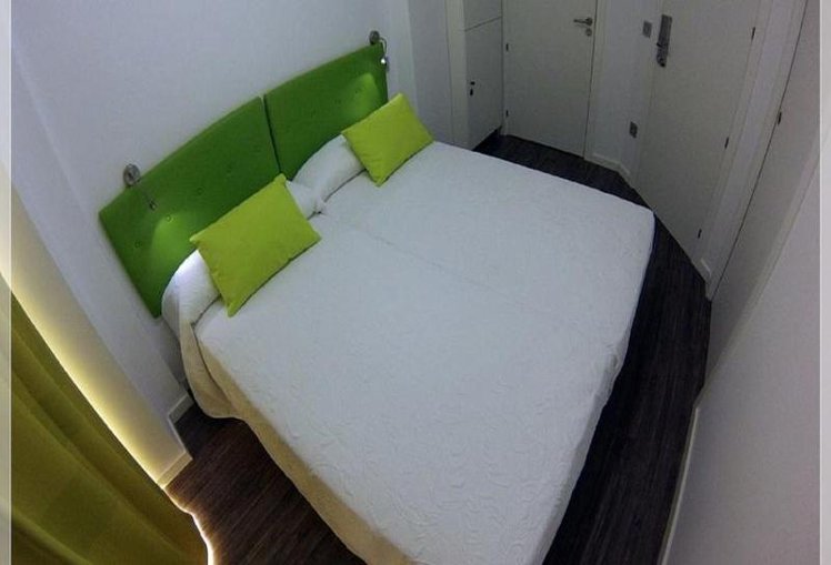 QUADRUPLE BUNK BED WITH SHARED BATHROOM Room
