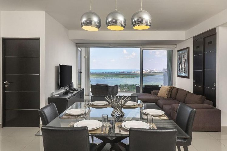 FAMILY ROOM WITH KITCHENETTE WITH VIEWS Room
