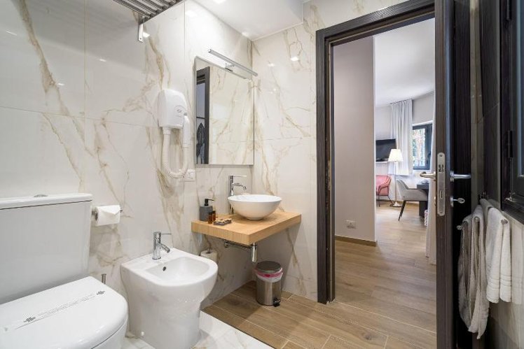 DOUBLE PARTIAL SEA VIEW Room
