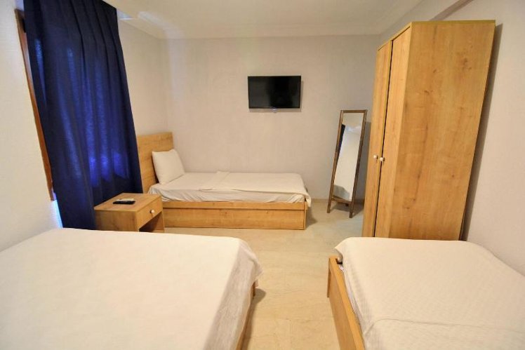 Ados Hotel