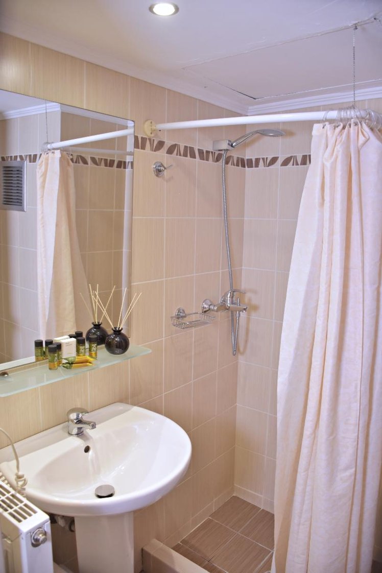 TRIPLE STANDARD Room