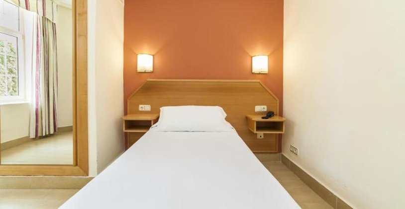 SINGLE STANDARD Room