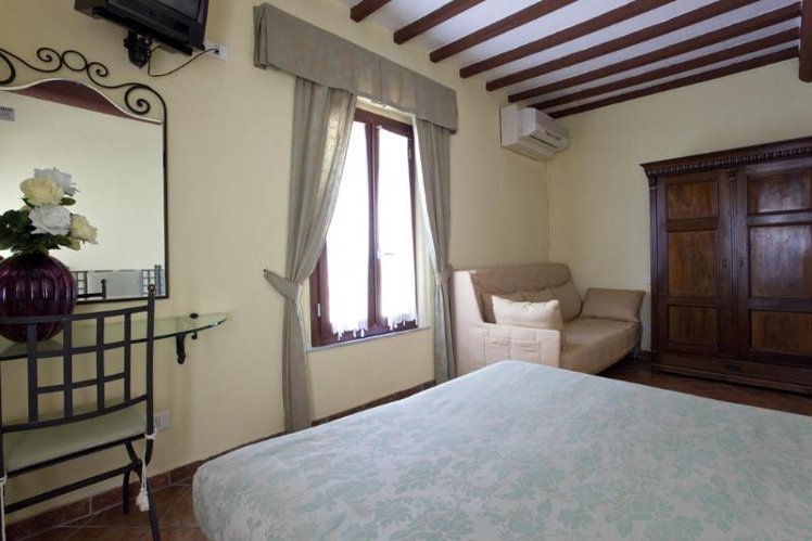TRIPLE SUPERIOR Room