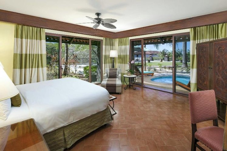SUITE KING SIZE BED Room