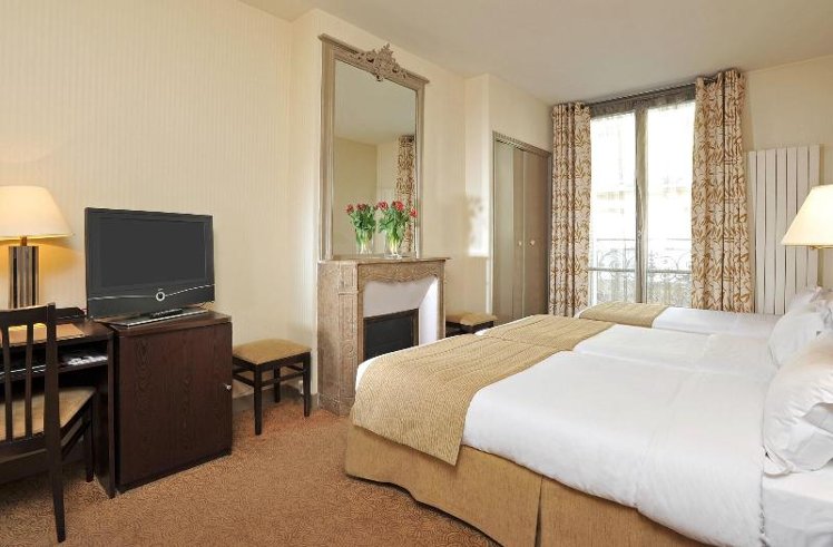 TRIPLE TWO BEDS Room