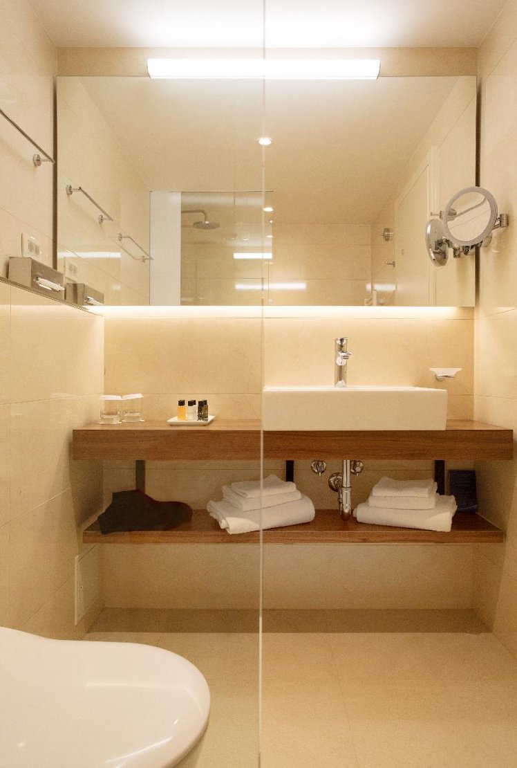 Double or Twin DELUXE SEA VIEW WITH BALCONY Room