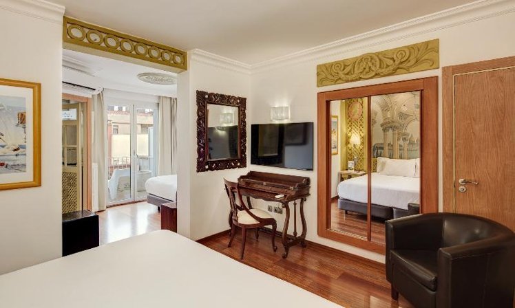 TRIPLE SUPERIOR Room