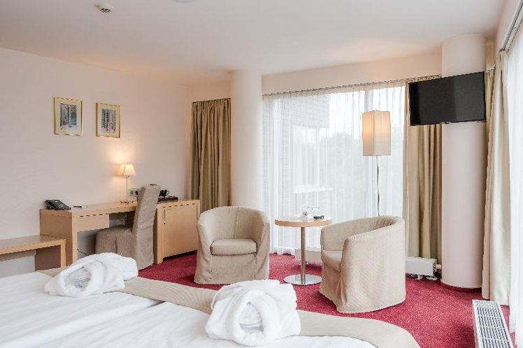 Double or Twin DELUXE Room