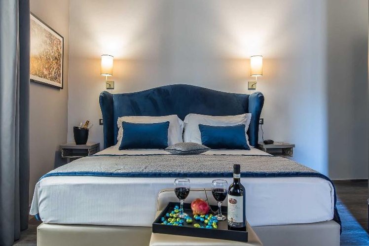 DOUBLE SUPERIOR QUEEN BED Room