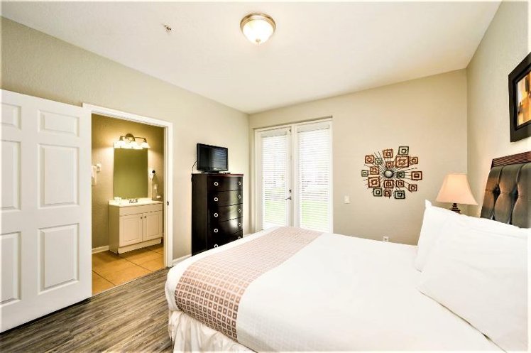 TOWNHOME THREE BEDROOMS Room