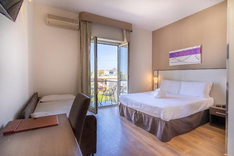TRIPLE STANDARD Room