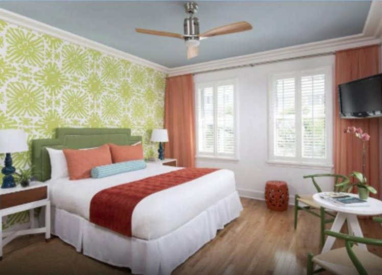 DOUBLE POOL VIEW KING BED Room