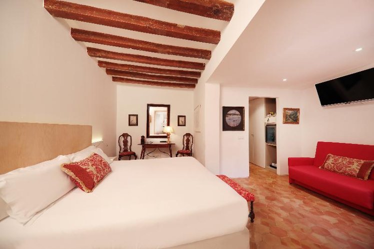 JUNIOR SUITE STANDARD Room