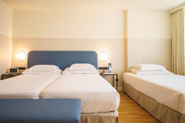 TRIPLE STANDARD Room