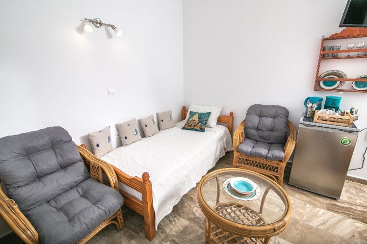 Stelios Rooms Golden View
