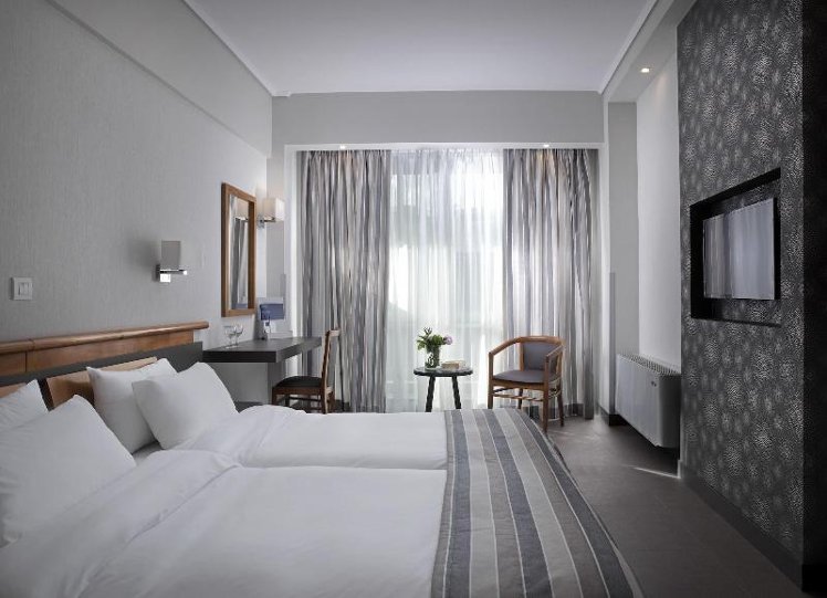 DOUBLE QUEEN SIZE BED Room